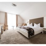Yogaleicht Yoga Reise Zimmer Landhotel Burg