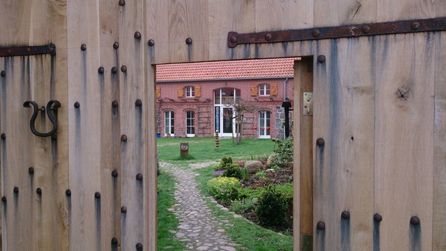yogaleicht-yoga-kreativ-reise-blick-in-den-kuenstlerhof yogaleicht-yoga-kreativ-reise-blick-in-den-kuenstlerhof